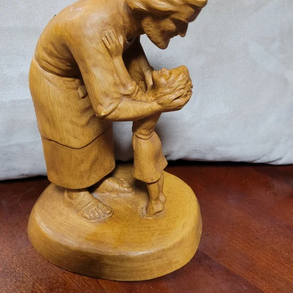 St Joseph With Child Handcrafted Wooden Sculpture - Picture 6 of 6